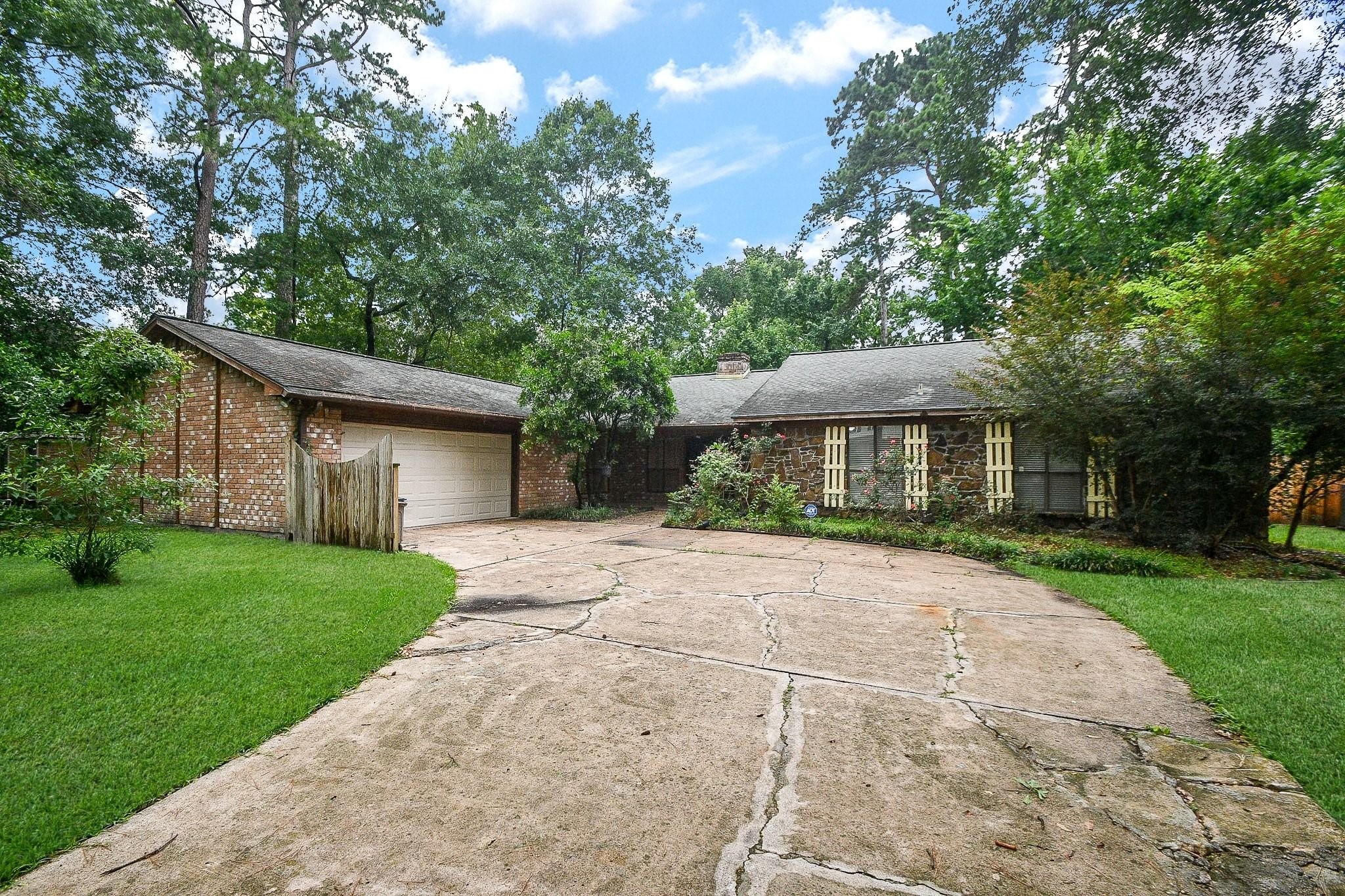 6702 Spring Leaf Drive Property Photo 1