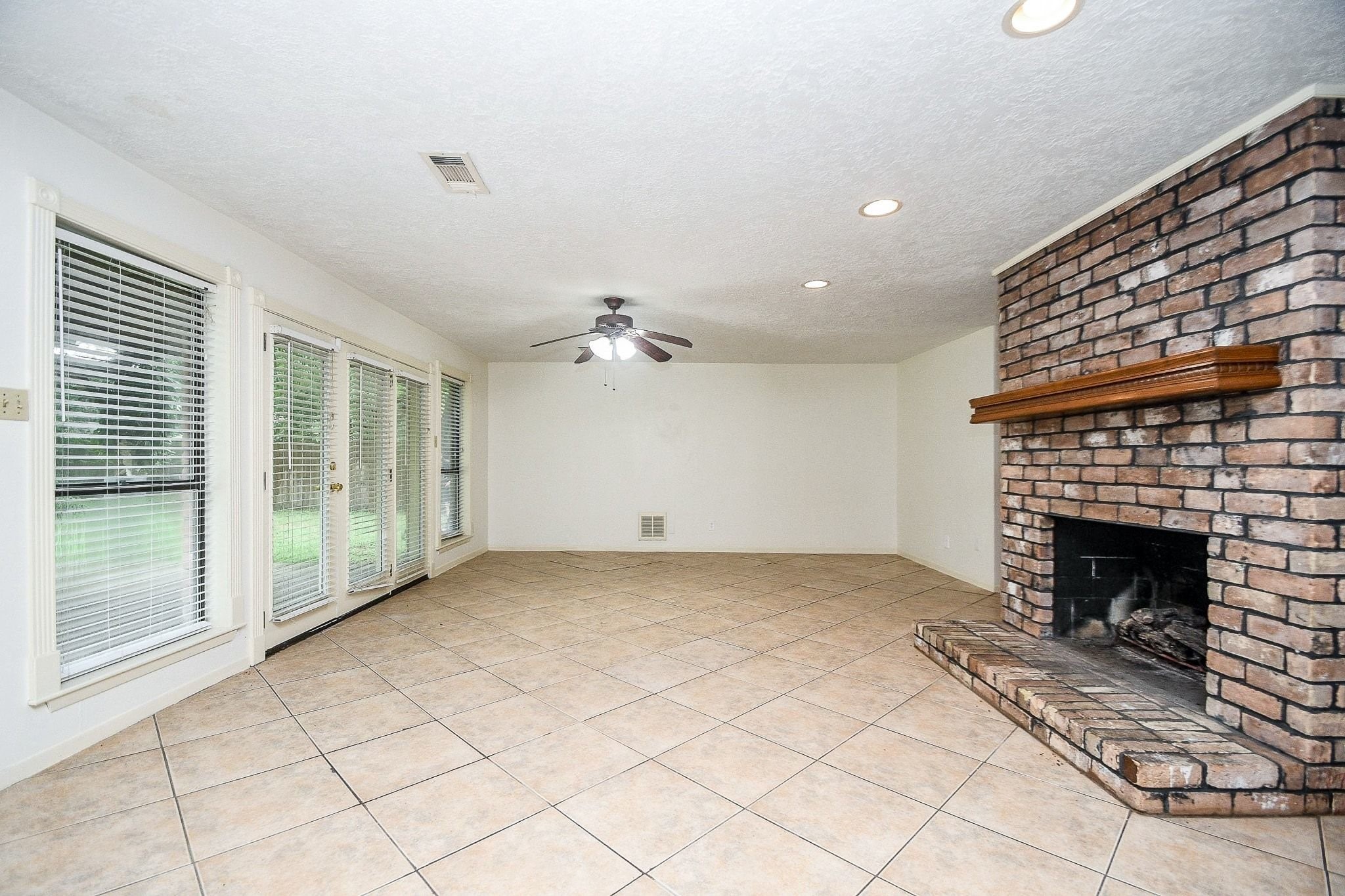 6702 Spring Leaf Drive Property Photo 7