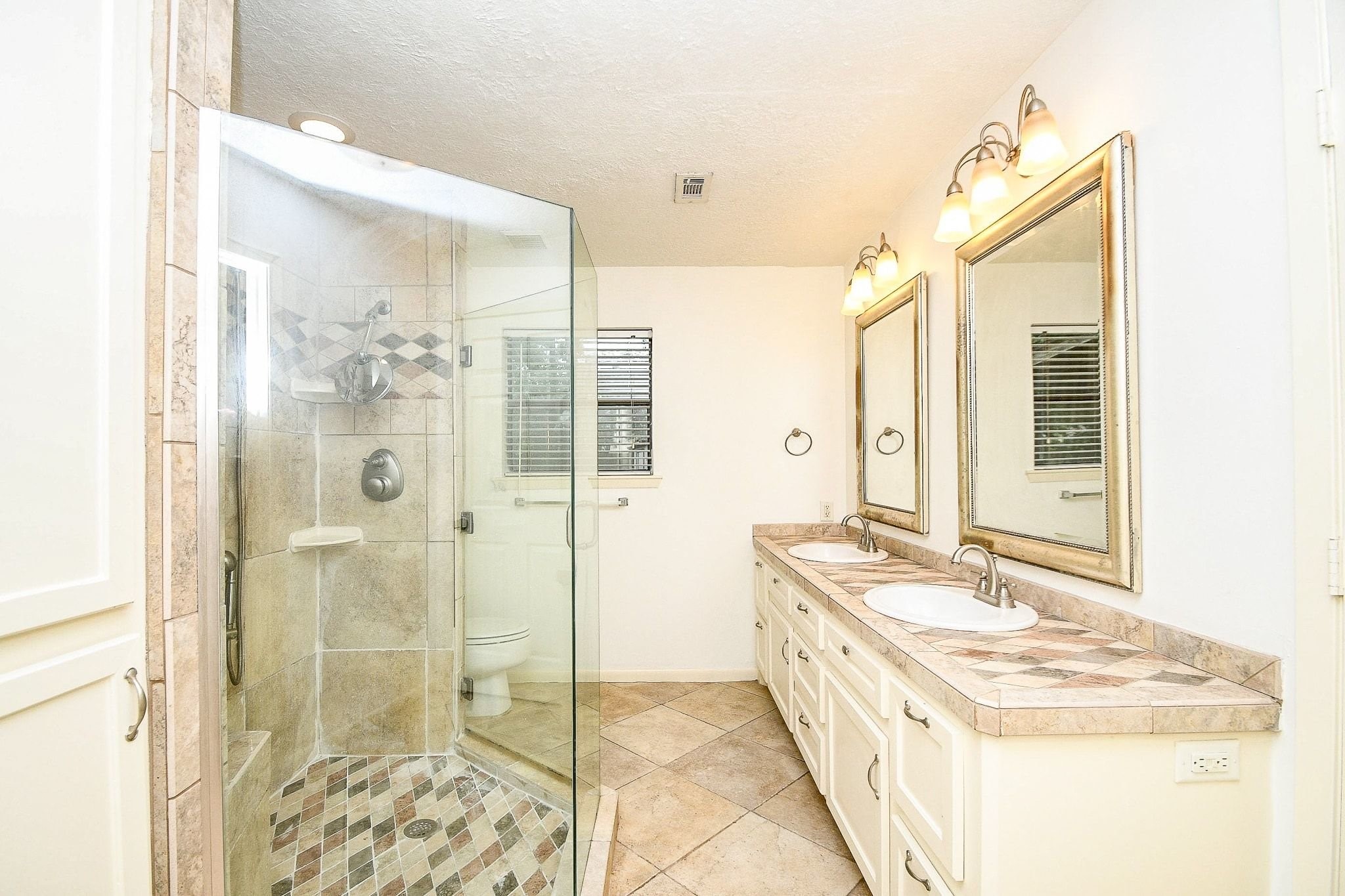 6702 Spring Leaf Drive Property Photo 17