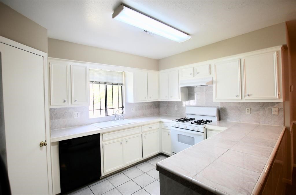 7862 Split Oak Drive Property Photo 3