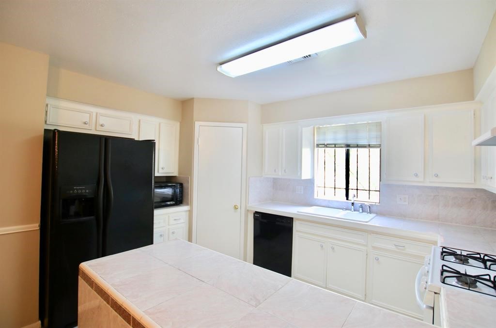 7862 Split Oak Drive Property Photo 4