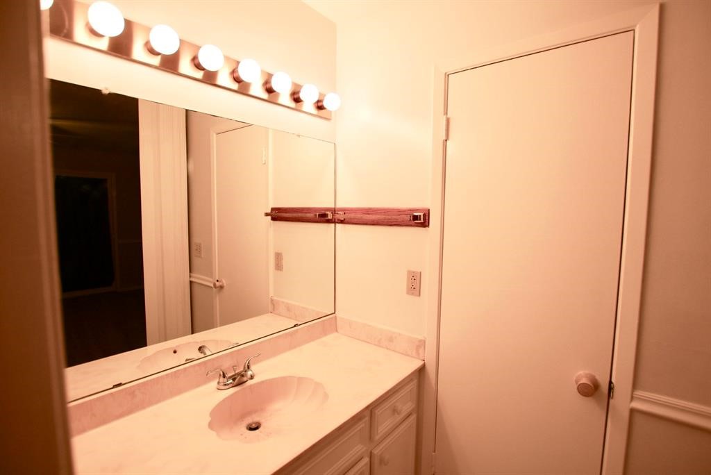 7862 Split Oak Drive Property Photo 9