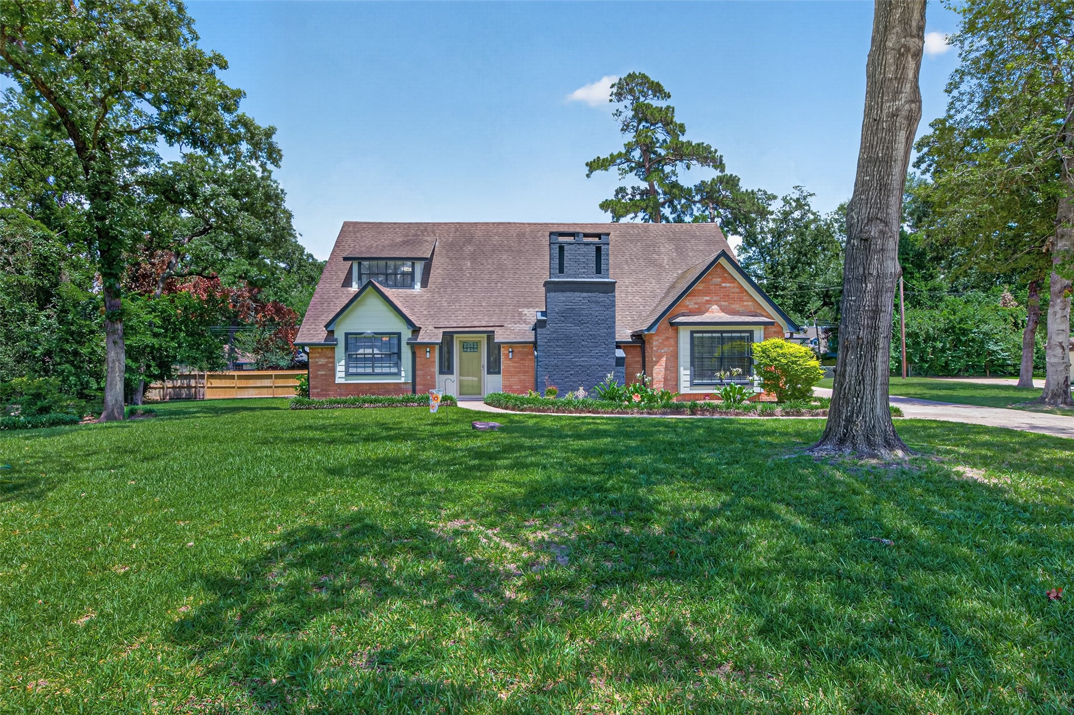 105 Glenmora Court Property Photo 4