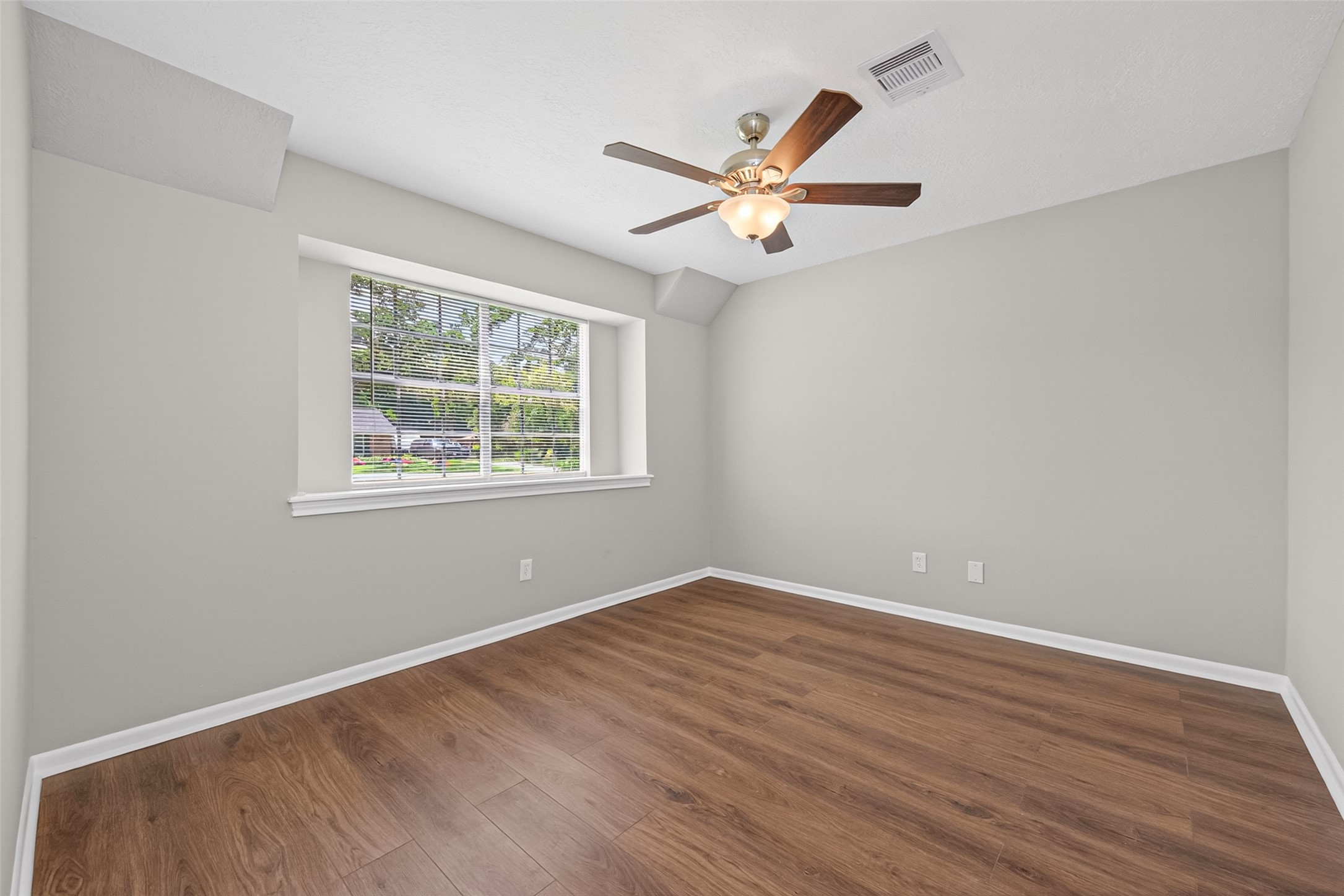 105 Glenmora Court Property Photo 25