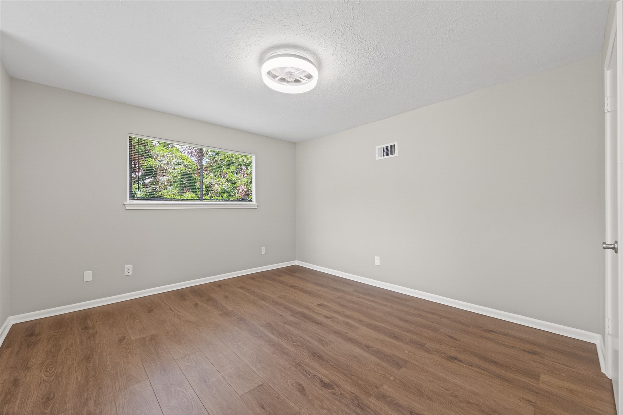 105 Glenmora Court Property Photo 31