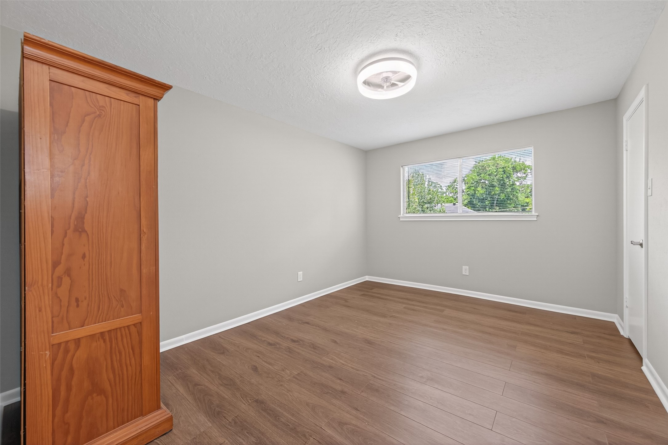 105 Glenmora Court Property Photo 39