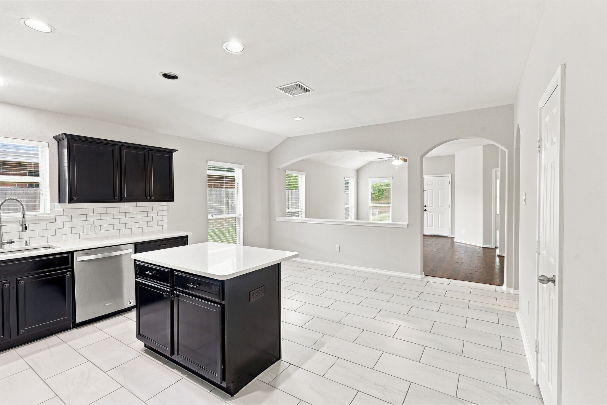 2913 Landing Edge Lane Property Photo 7