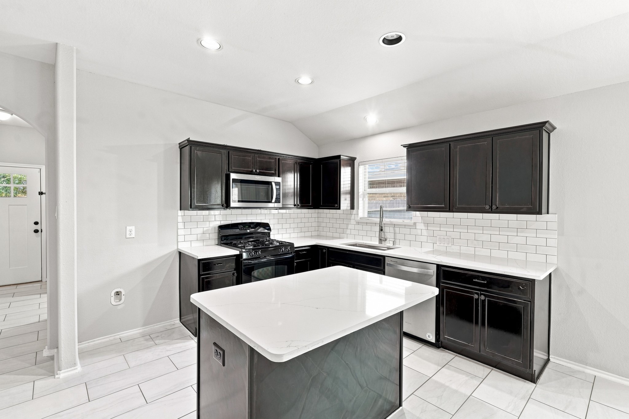 2913 Landing Edge Lane Property Photo 9