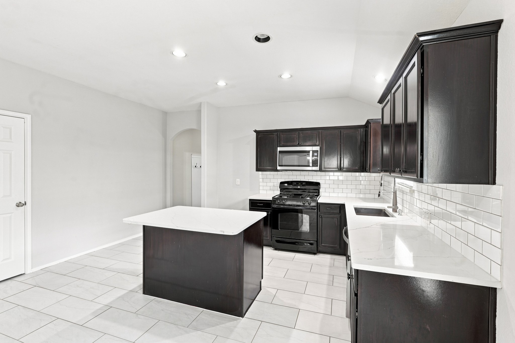 2913 Landing Edge Lane Property Photo 10
