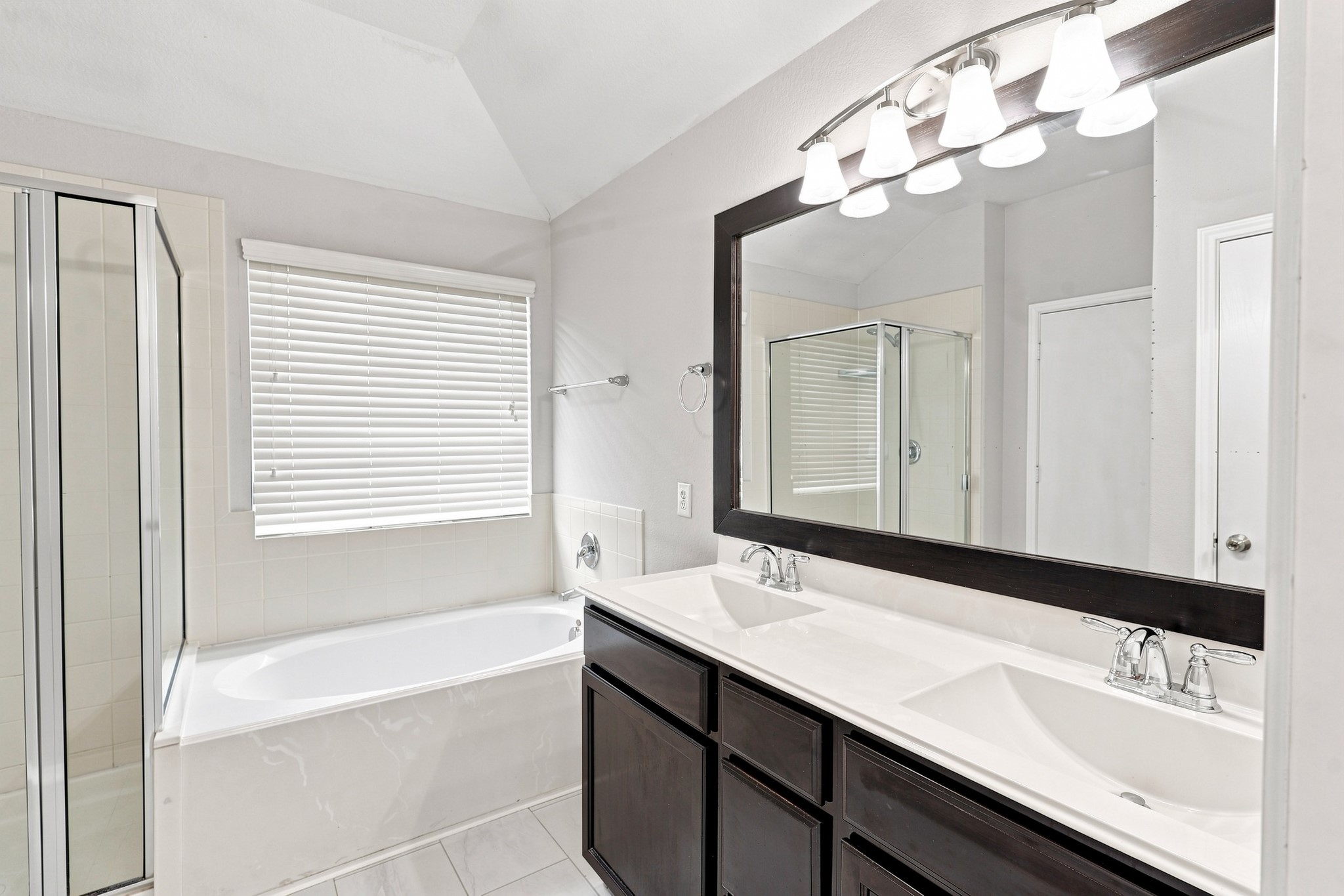 2913 Landing Edge Lane Property Photo 23