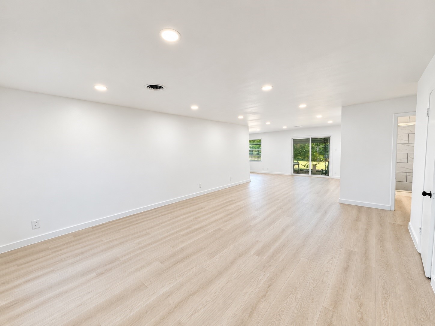 10807 Safeguard Street Property Photo 5
