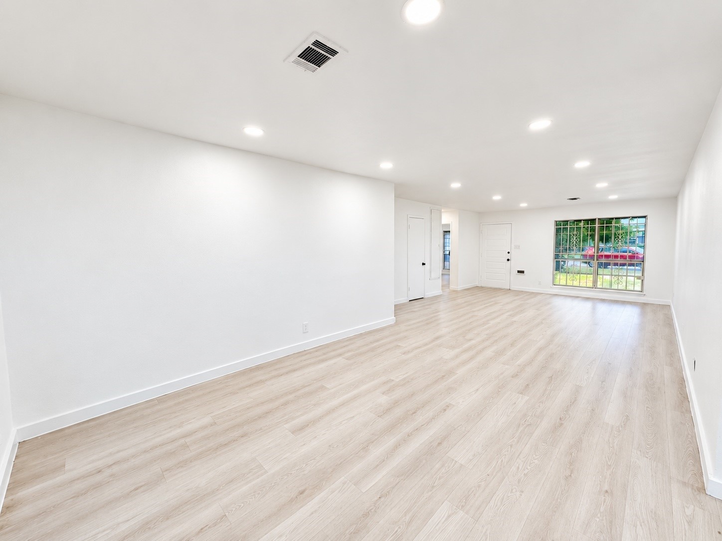 10807 Safeguard Street Property Photo 6