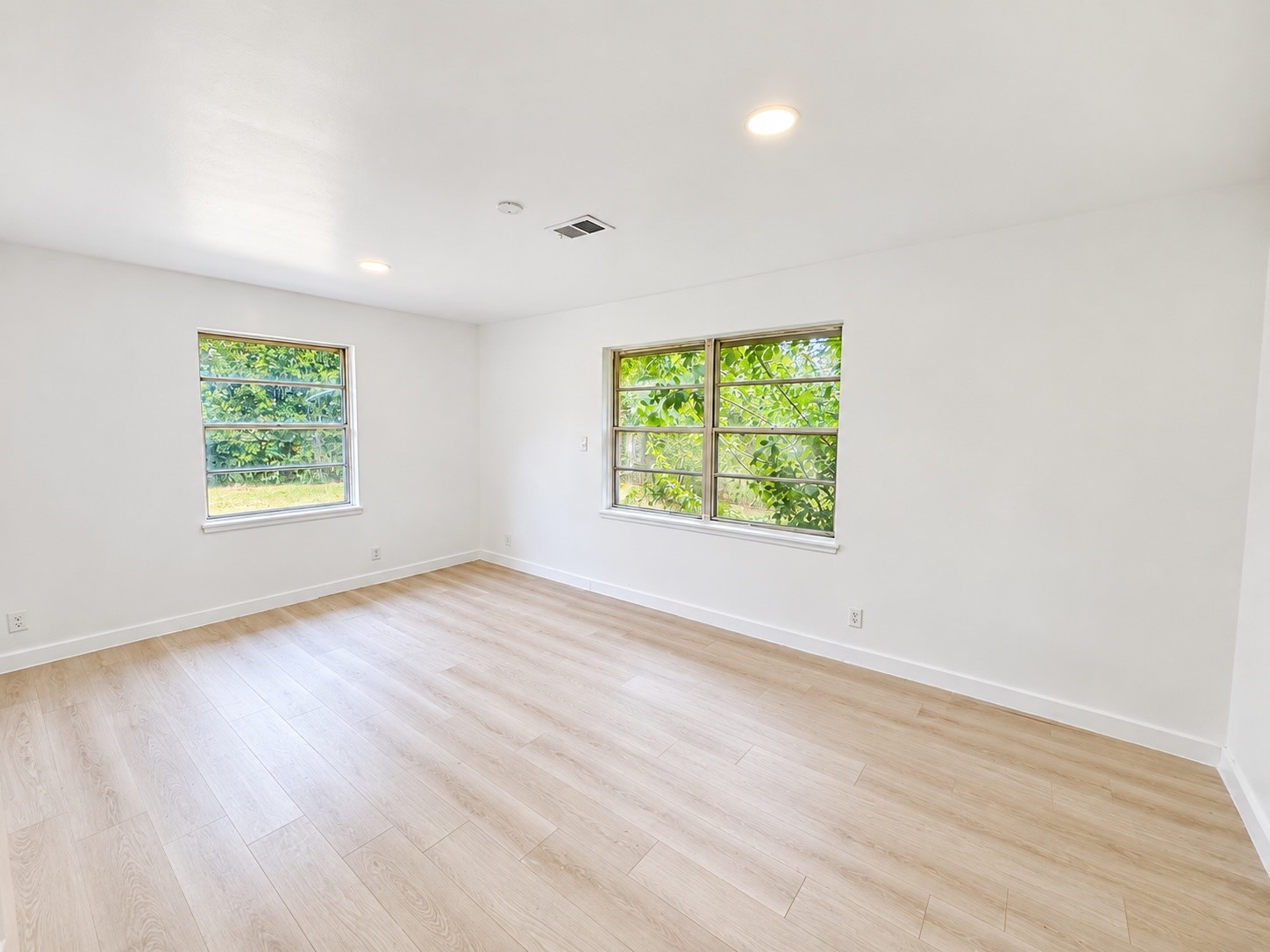 10807 Safeguard Street Property Photo 11