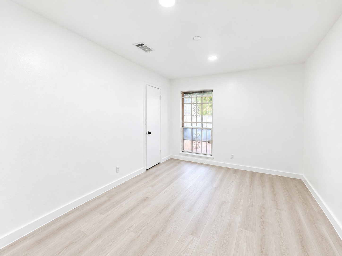 10807 Safeguard Street Property Photo 12