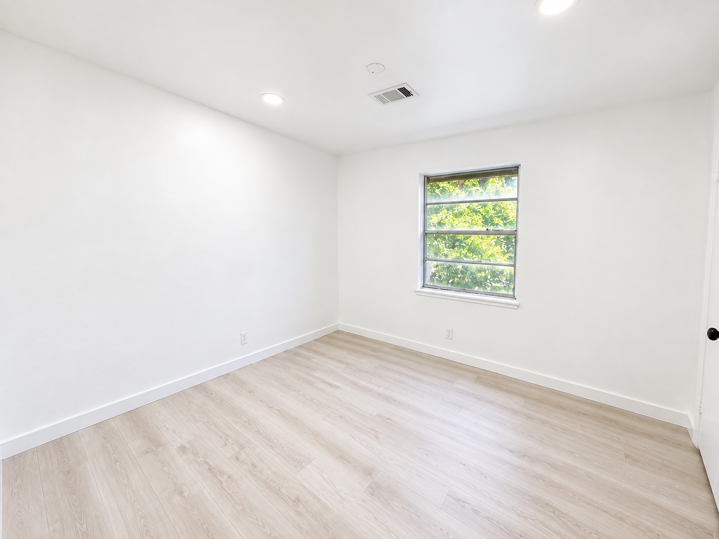10807 Safeguard Street Property Photo 13