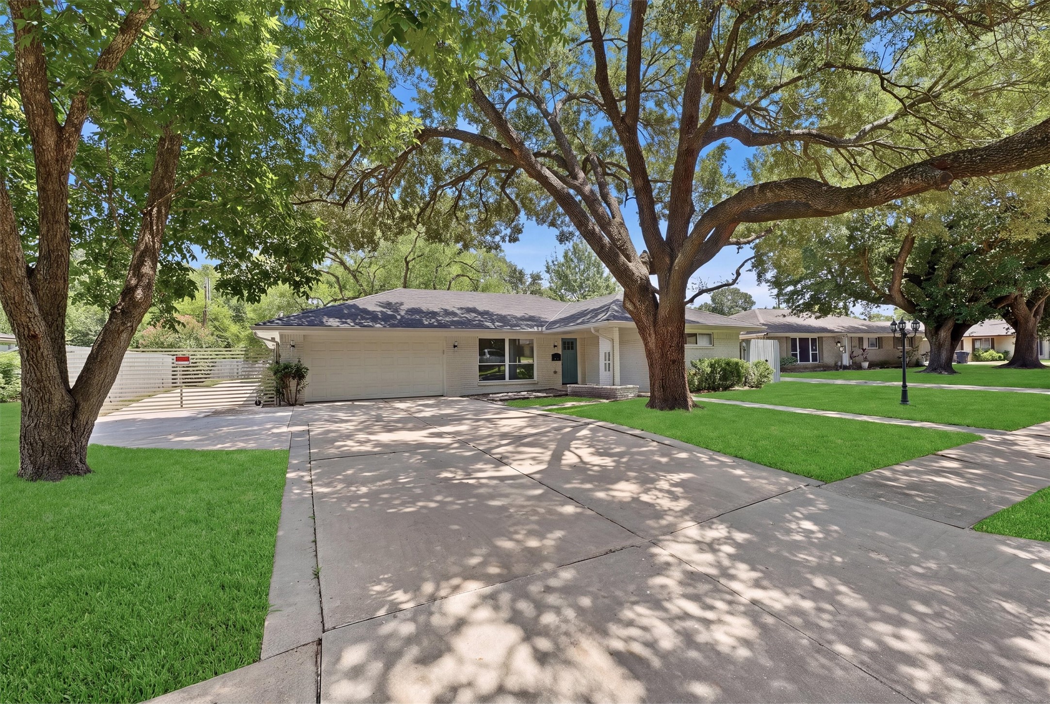 11907 Renwick Drive Property Photo 2