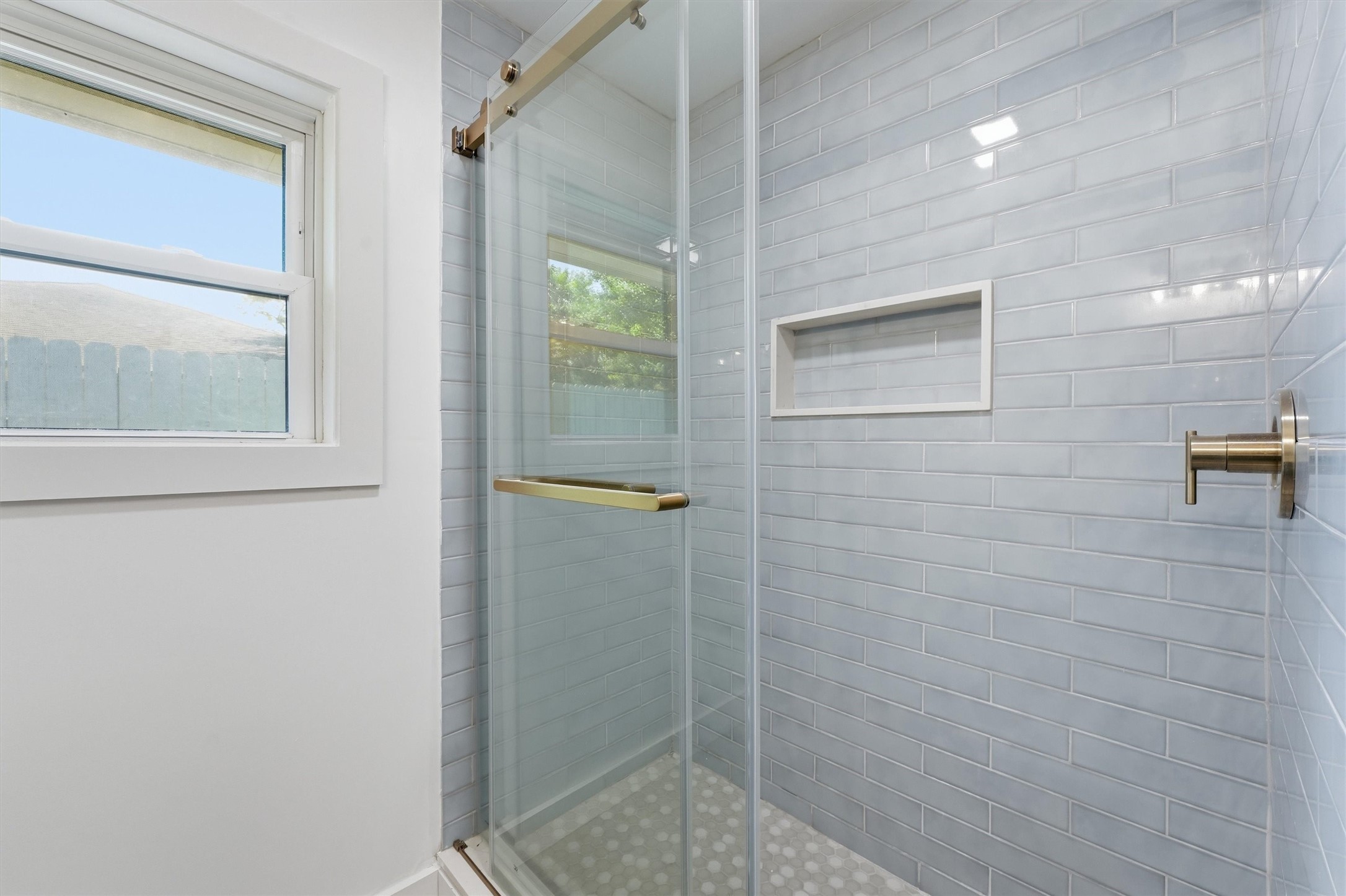 11907 Renwick Drive Property Photo 10