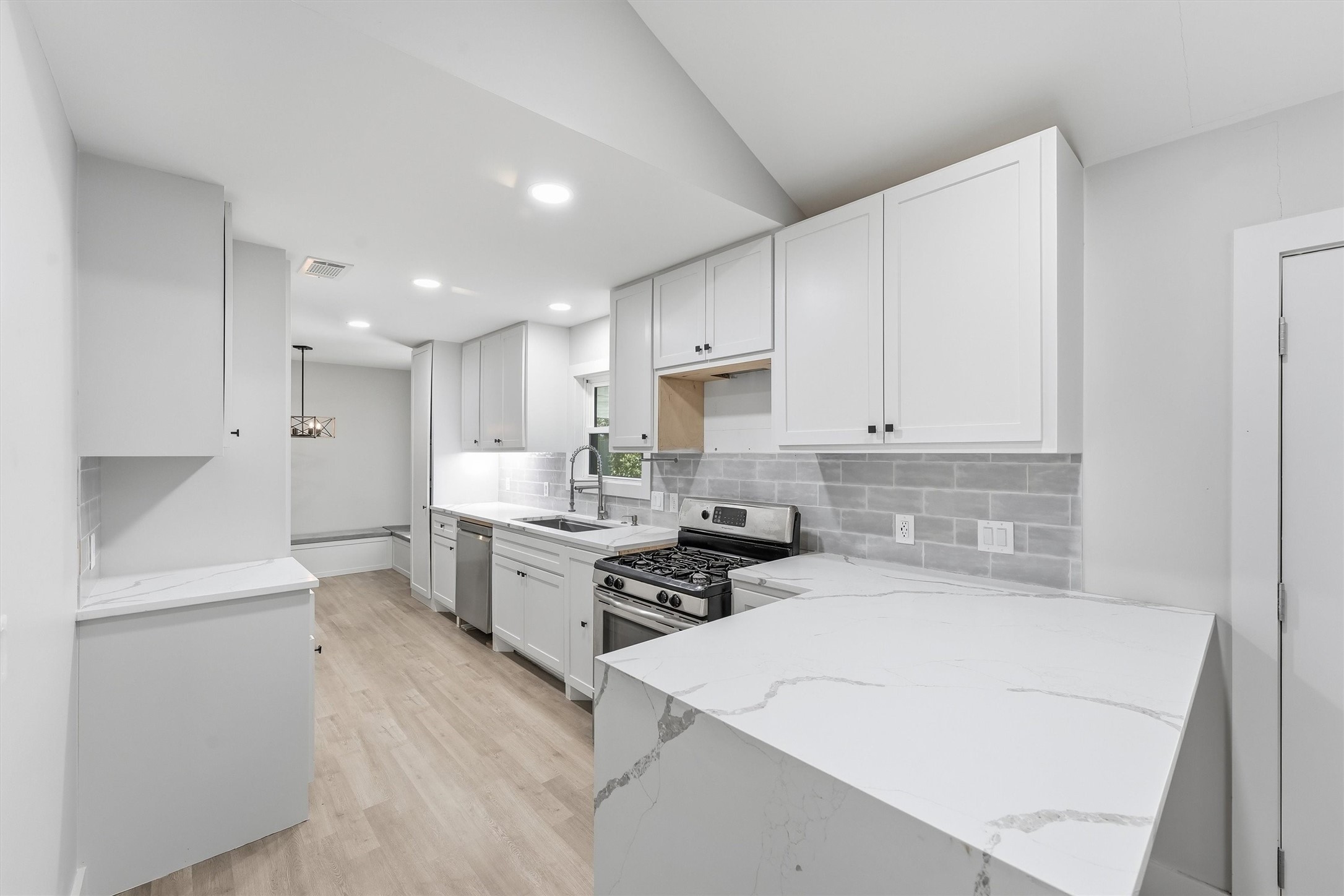 11907 Renwick Drive Property Photo 14