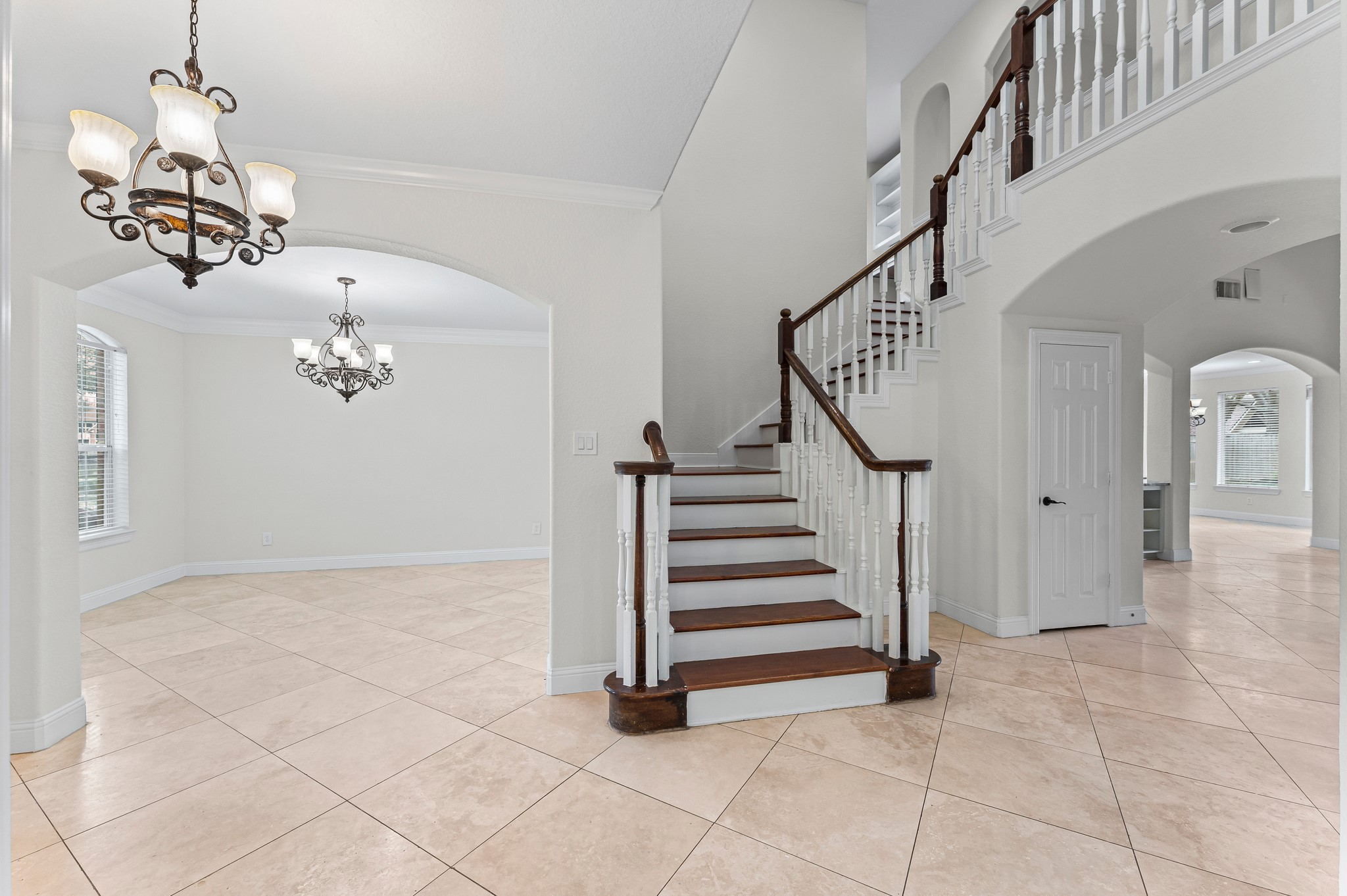 15514 Stable Park Drive Property Photo 5