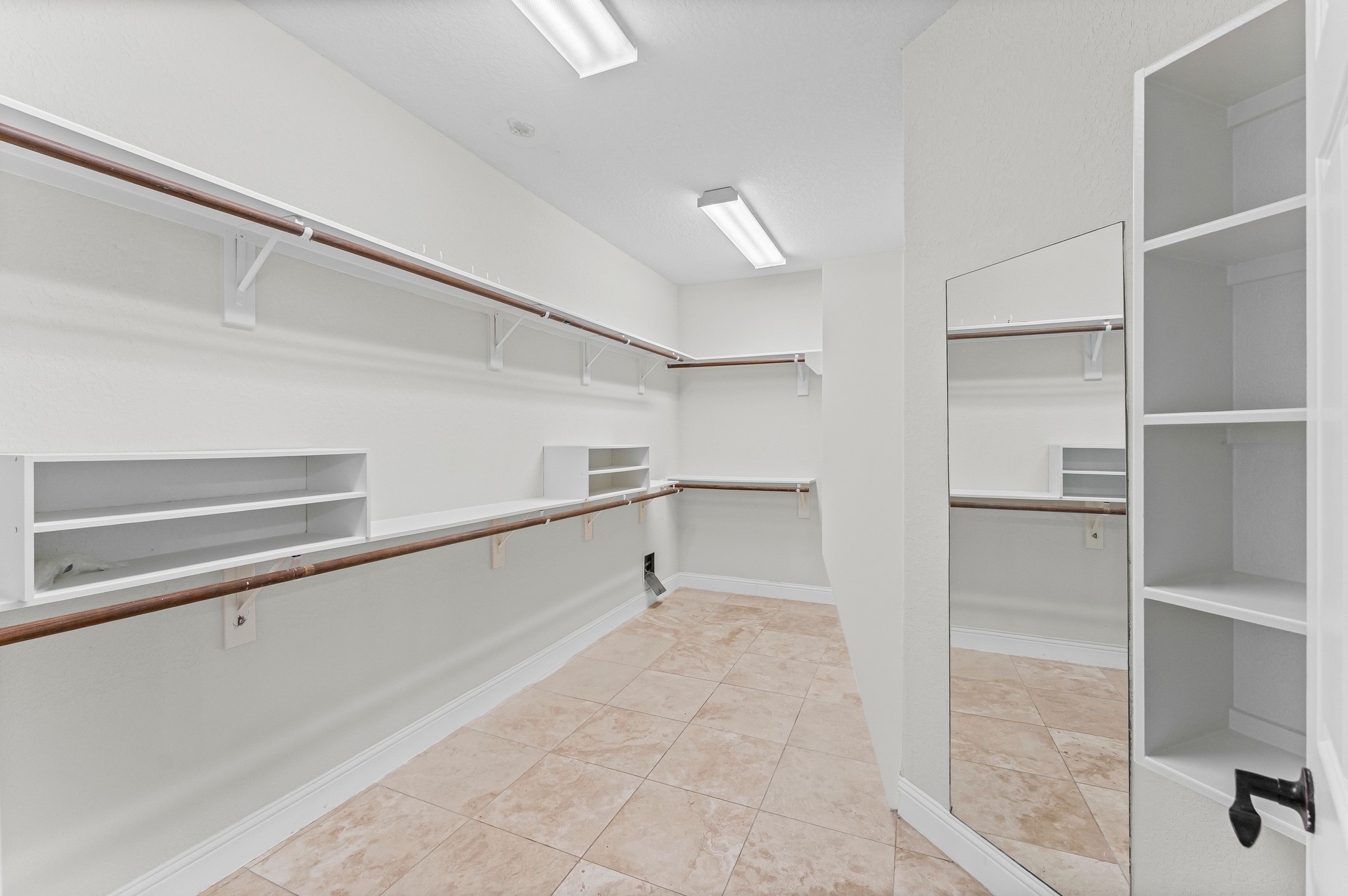 15514 Stable Park Drive Property Photo 27