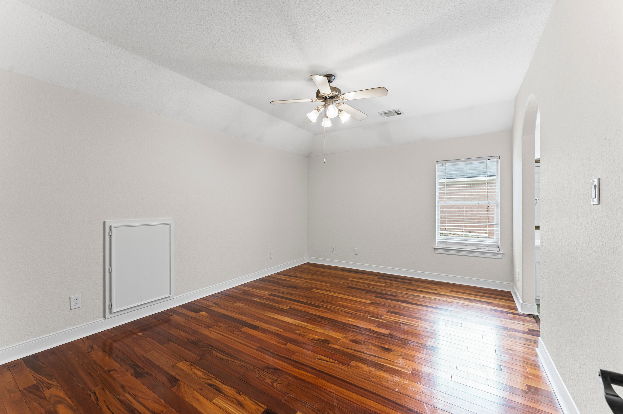 15514 Stable Park Drive Property Photo 34