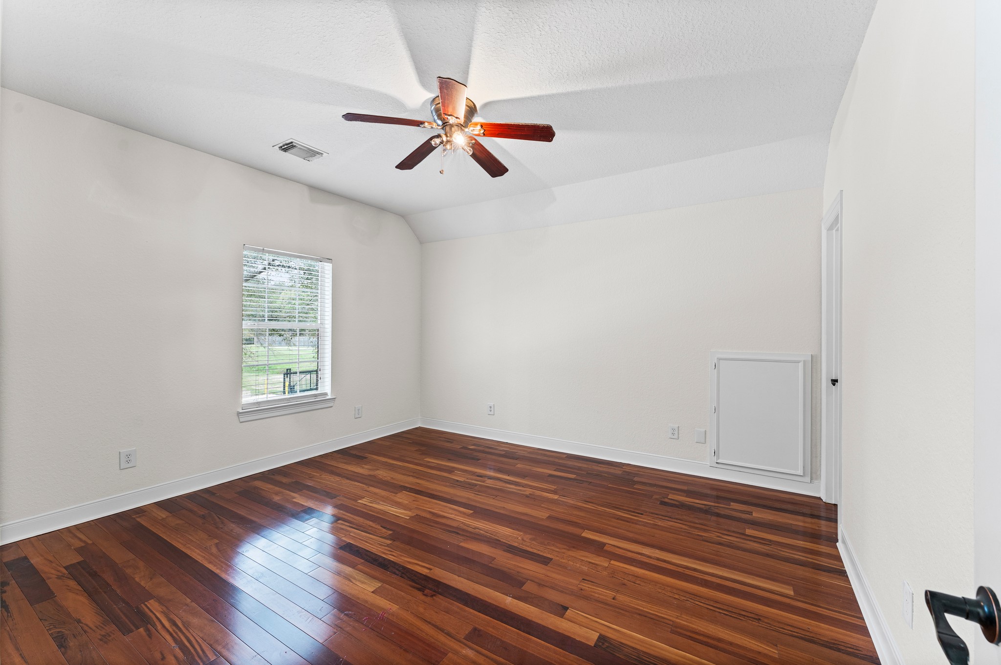 15514 Stable Park Drive Property Photo 39