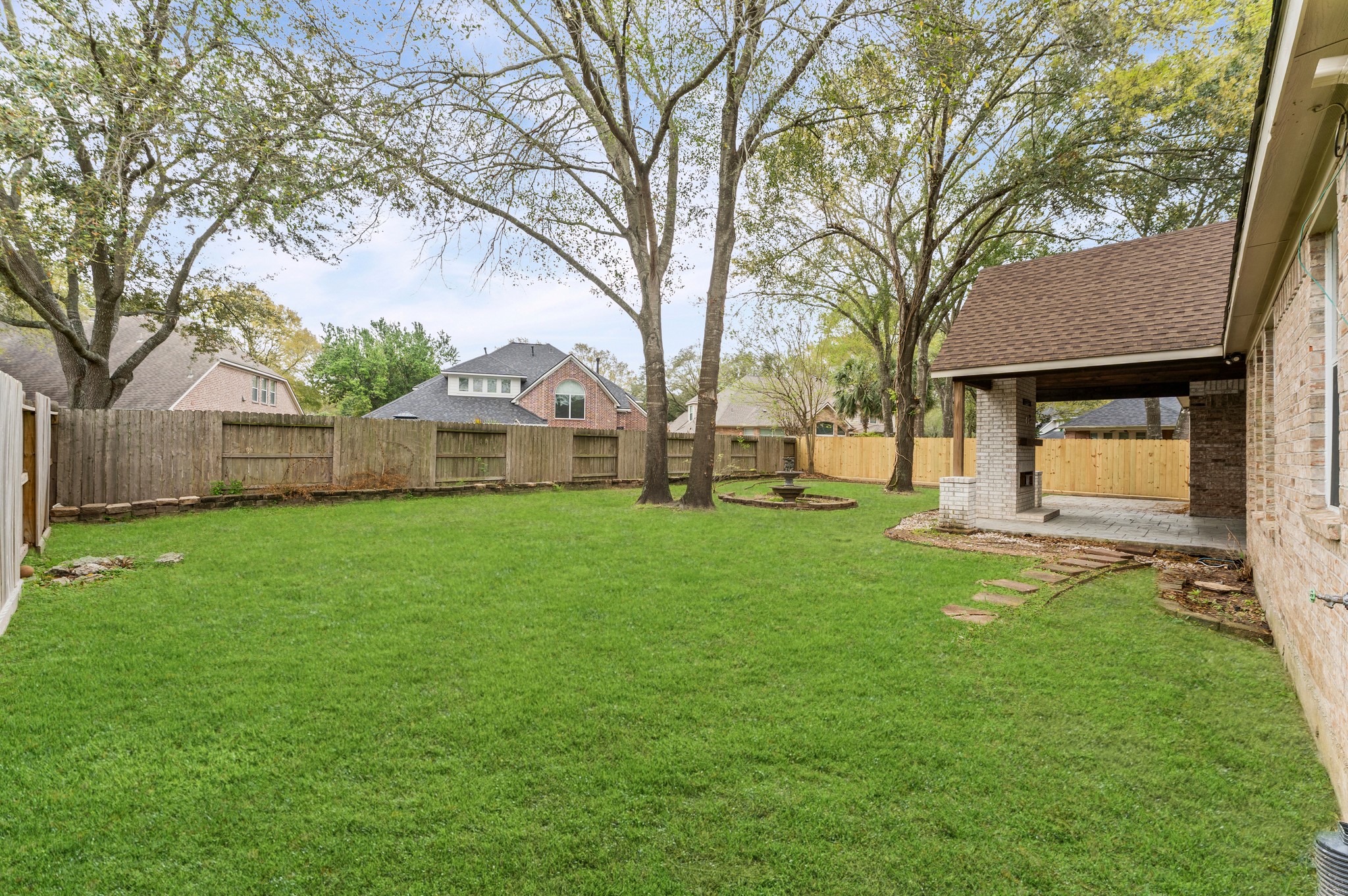 15514 Stable Park Drive Property Photo 47
