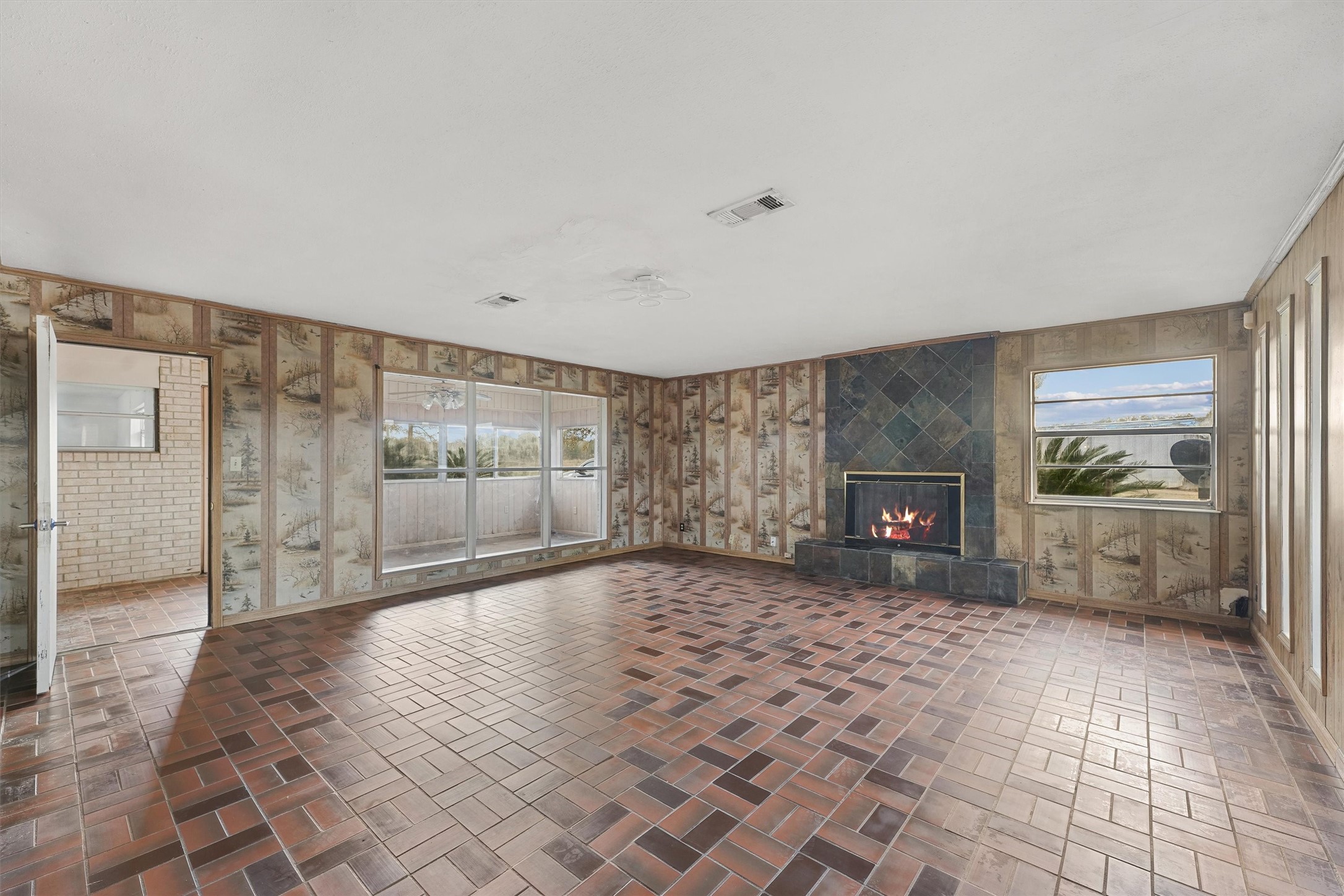 850 County Road 2145 Property Photo 4