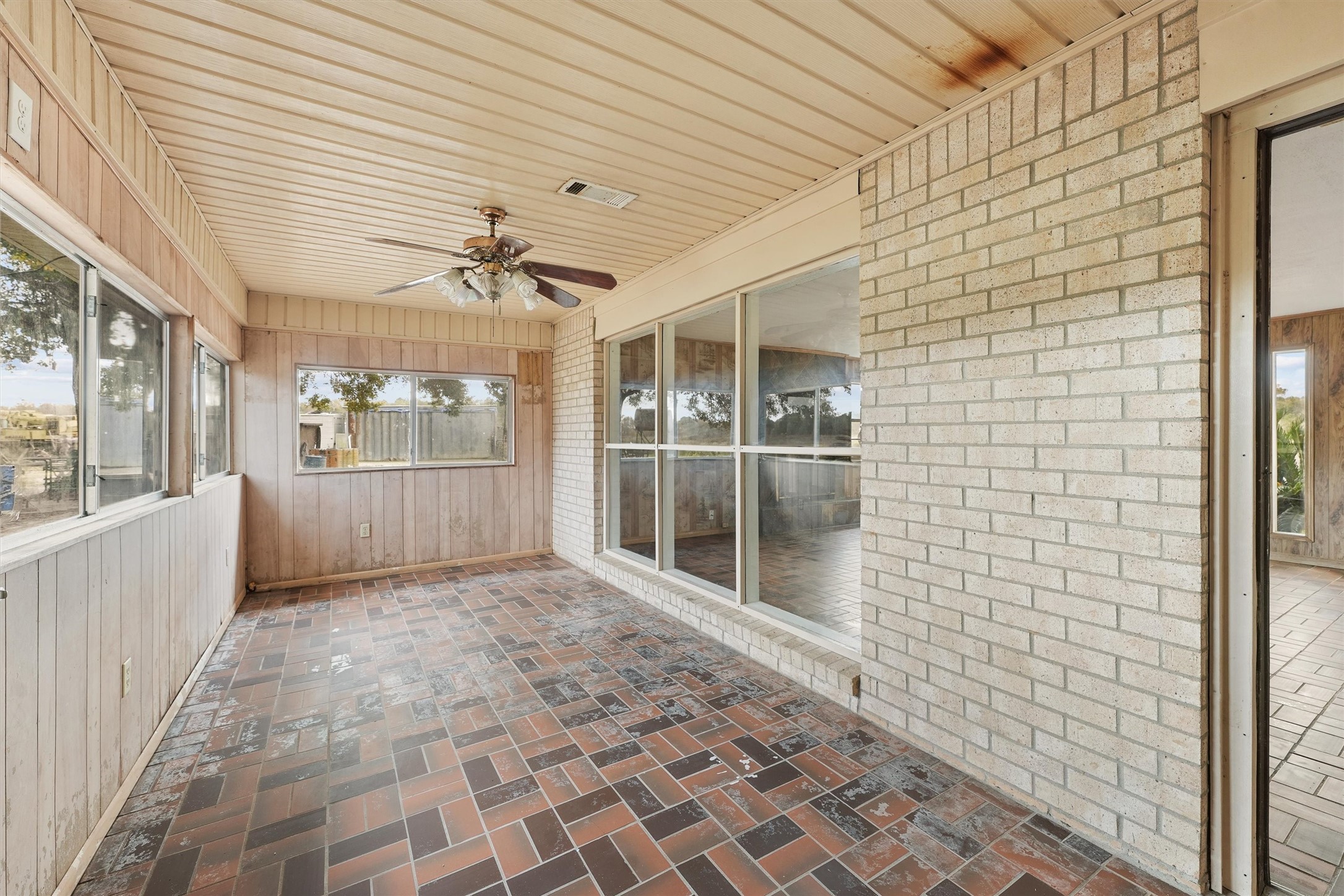 850 County Road 2145 Property Photo 38