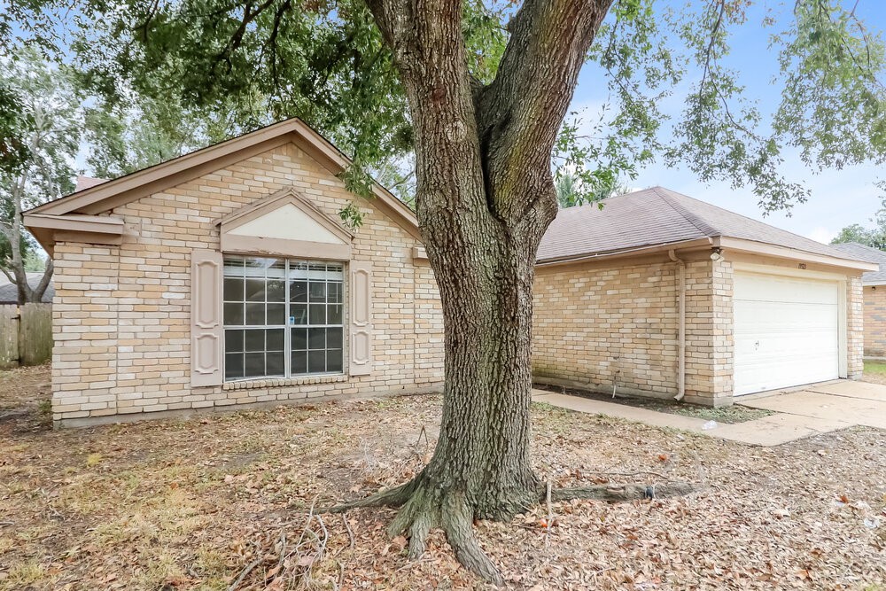19523 Elmtree Estates Drive Property Photo 3