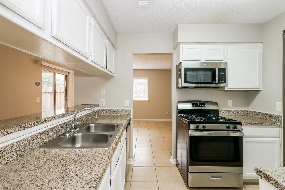 19523 Elmtree Estates Drive Property Photo 8