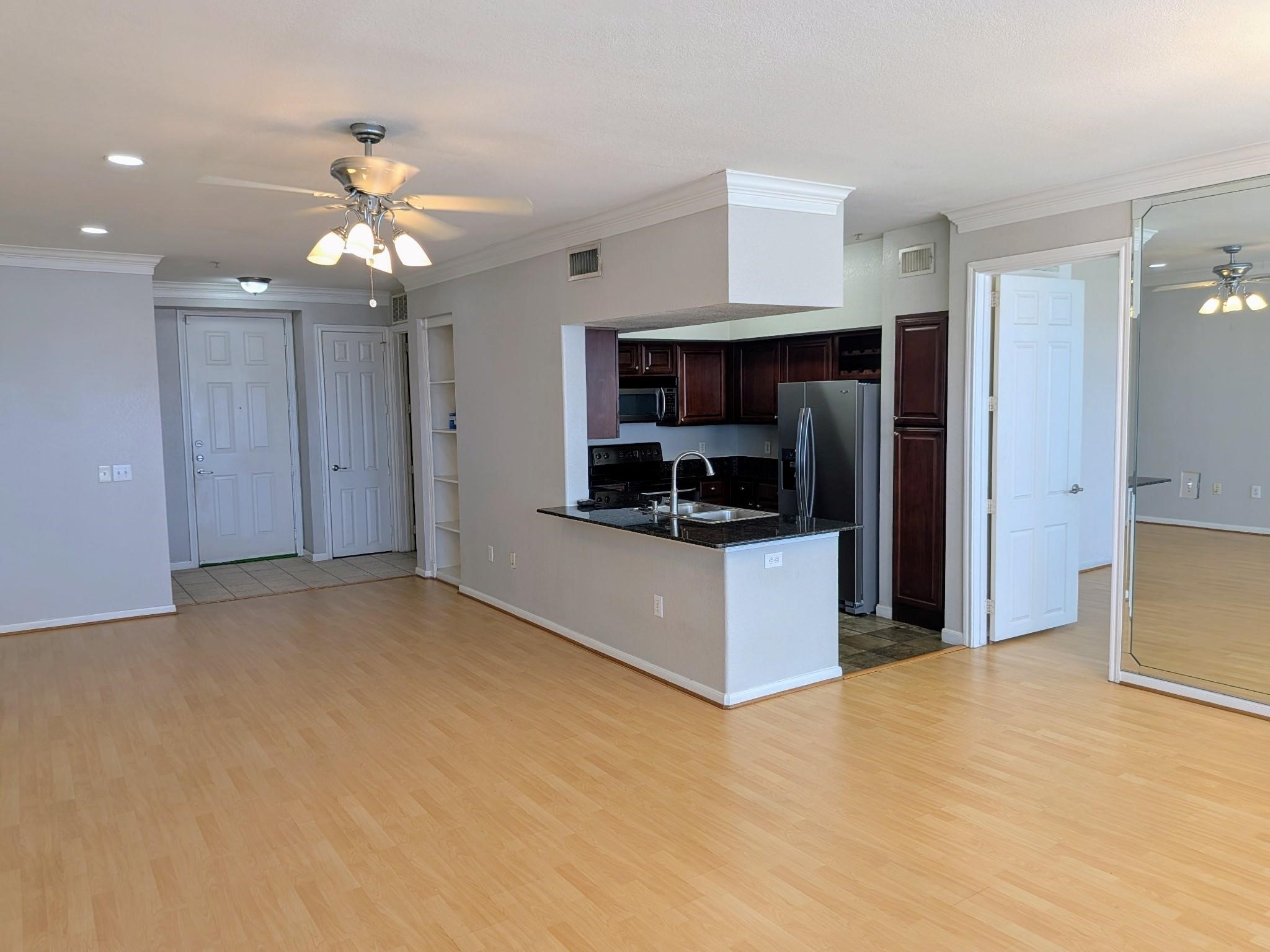 7575 Kirby Drive 2416 Property Photo 3