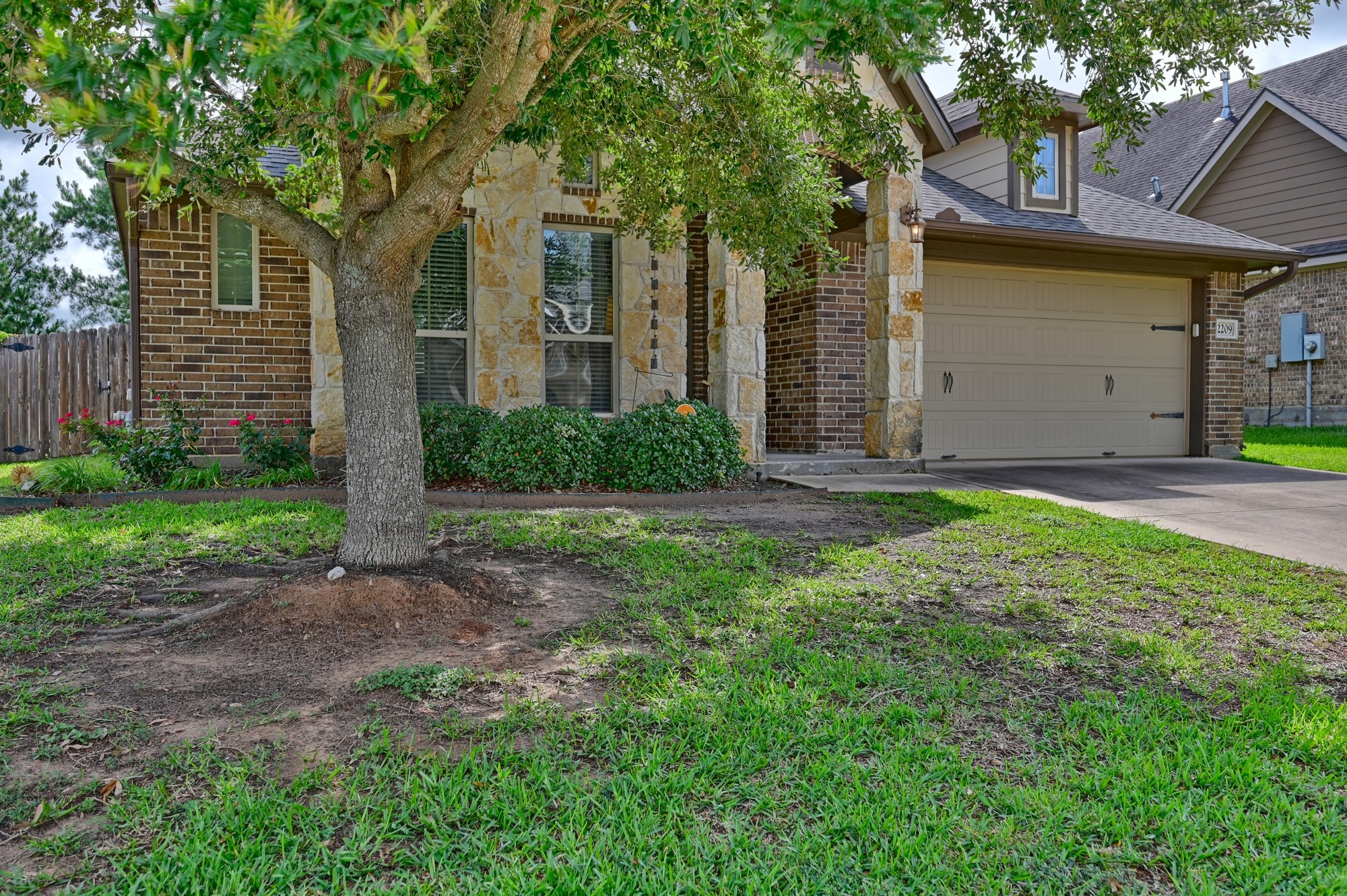 2209 Parker Court Property Photo 1