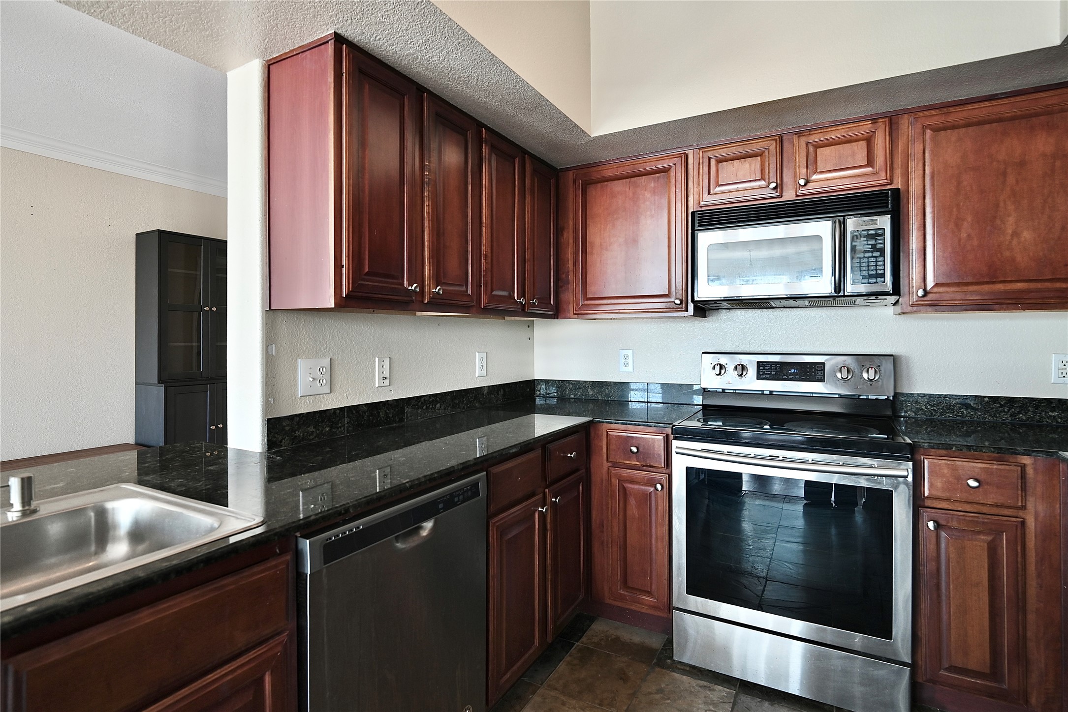 7575 Kirby Drive 1410 Property Photo 15