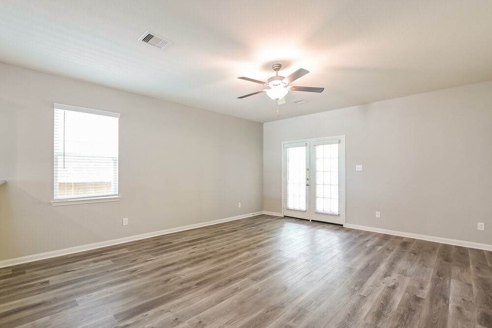 25178 Dickens Drive Property Photo 5