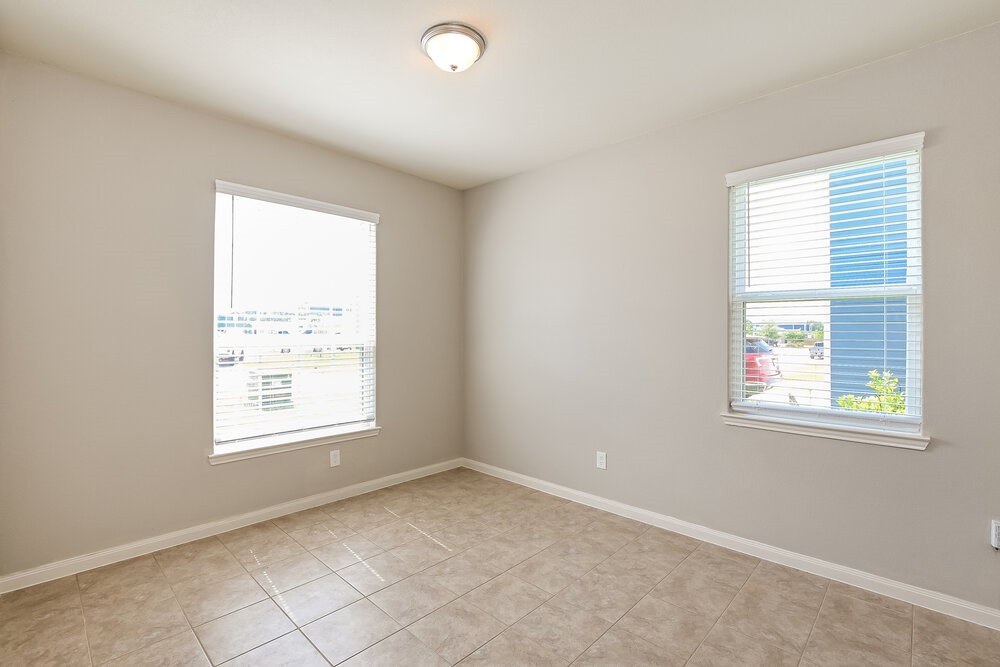 25178 Dickens Drive Property Photo 6