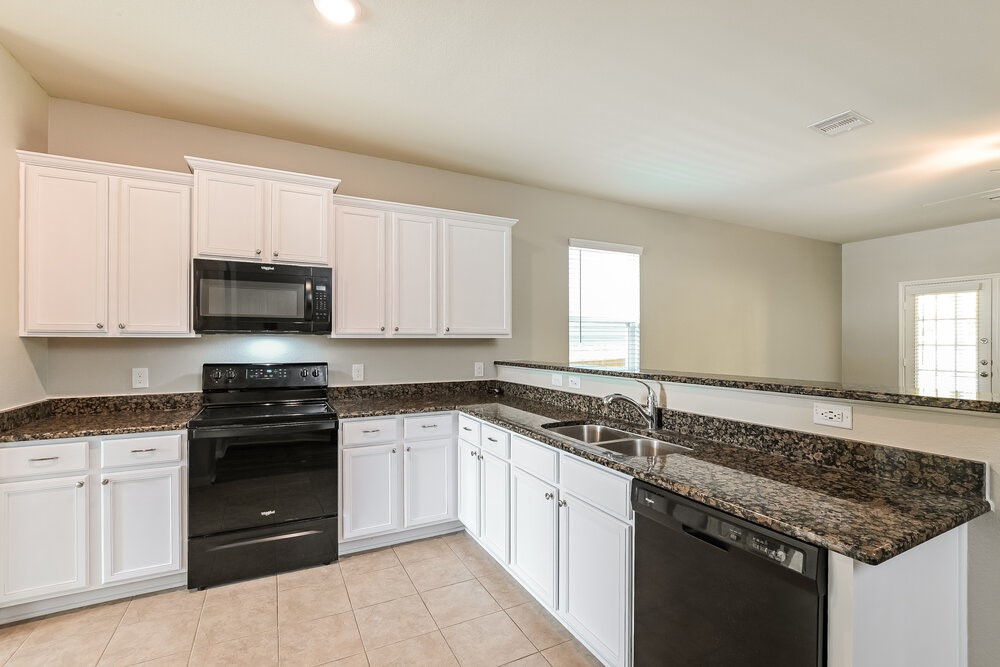 25178 Dickens Drive Property Photo 7