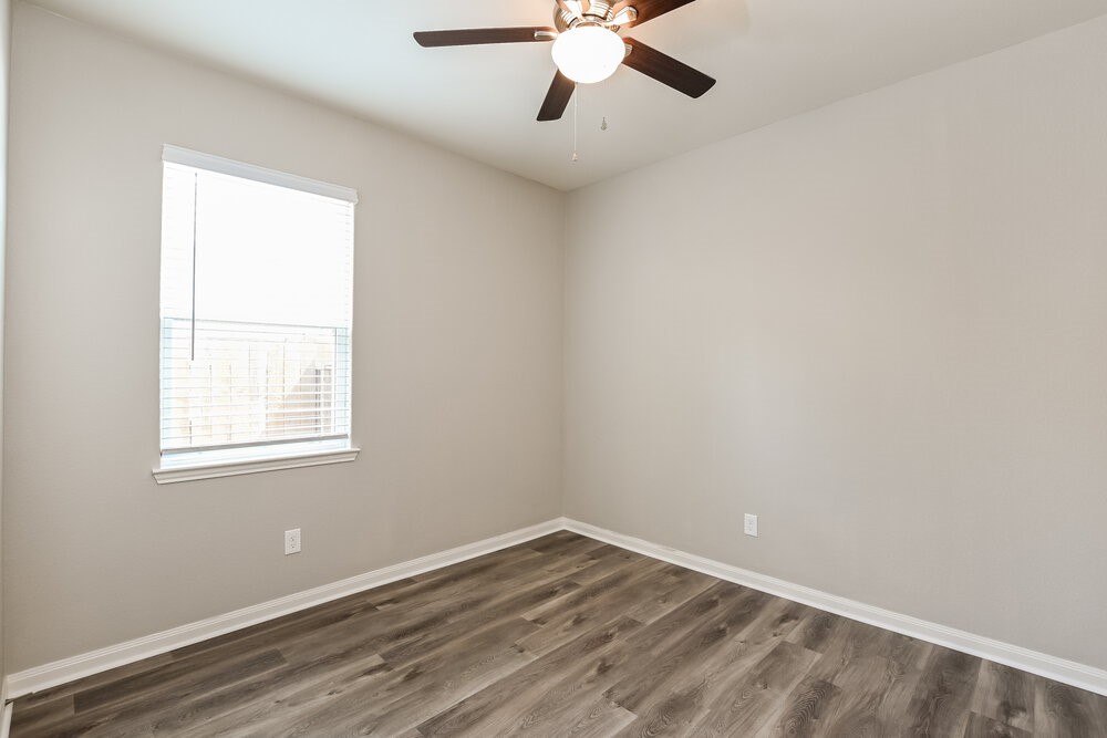 25178 Dickens Drive Property Photo 9