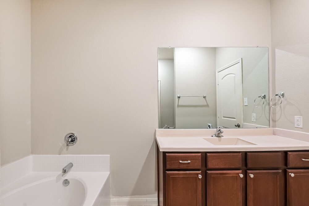 25178 Dickens Drive Property Photo 11