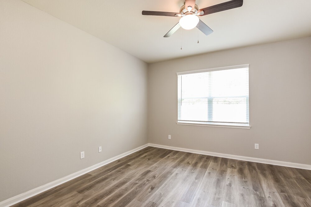 25178 Dickens Drive Property Photo 12