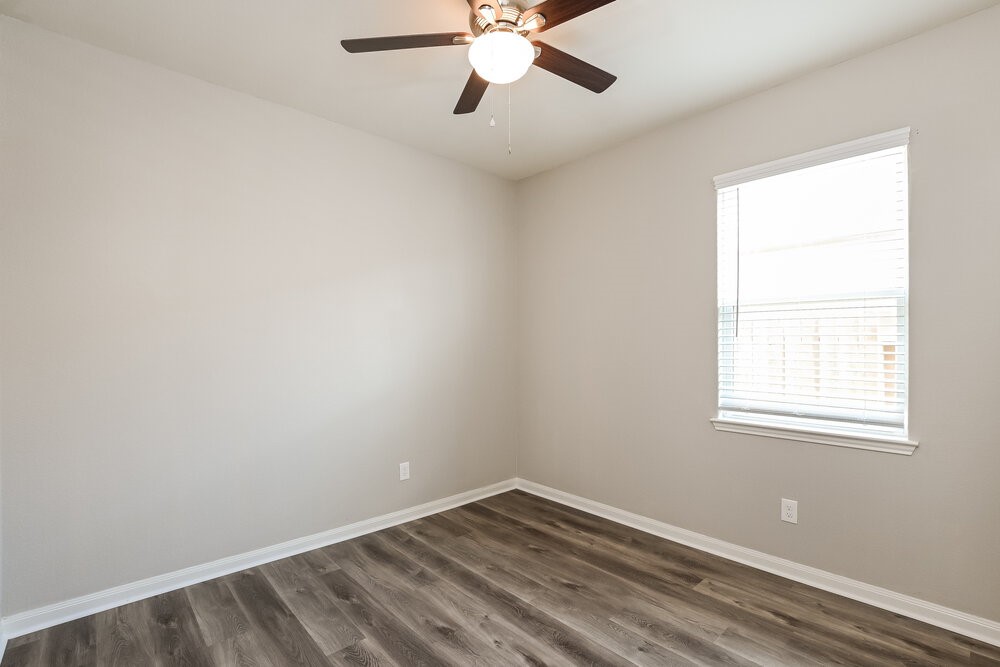 25178 Dickens Drive Property Photo 14