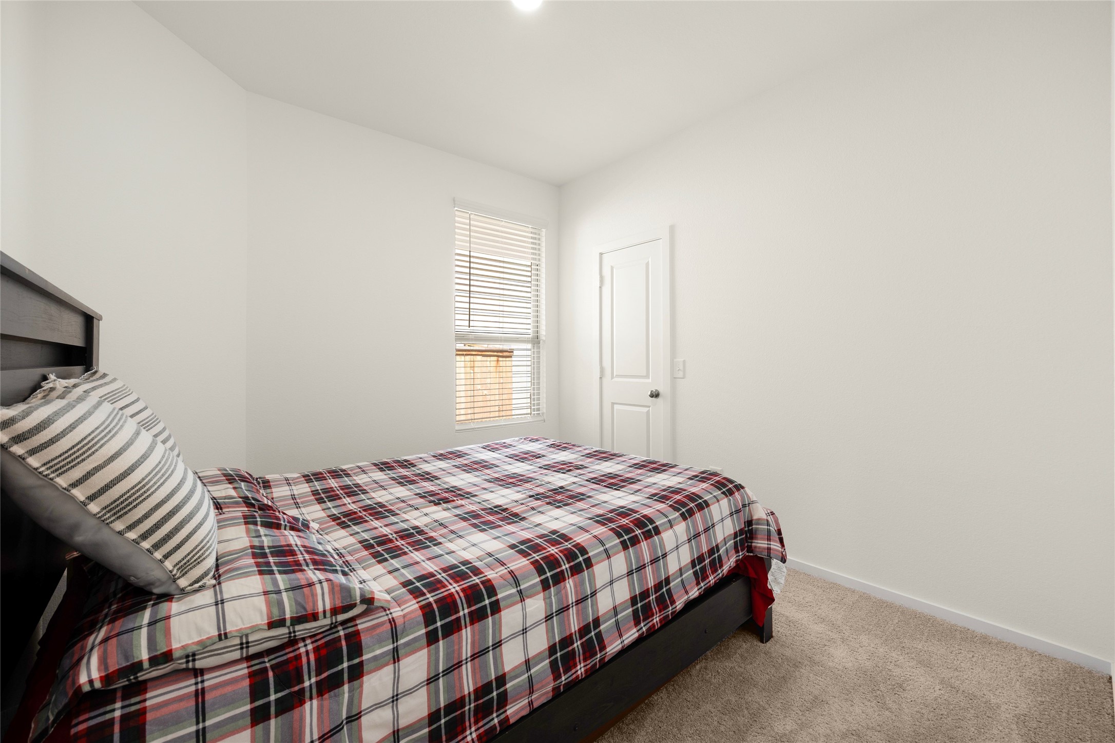 16956 Juniper Blossom Bend Property Photo 5