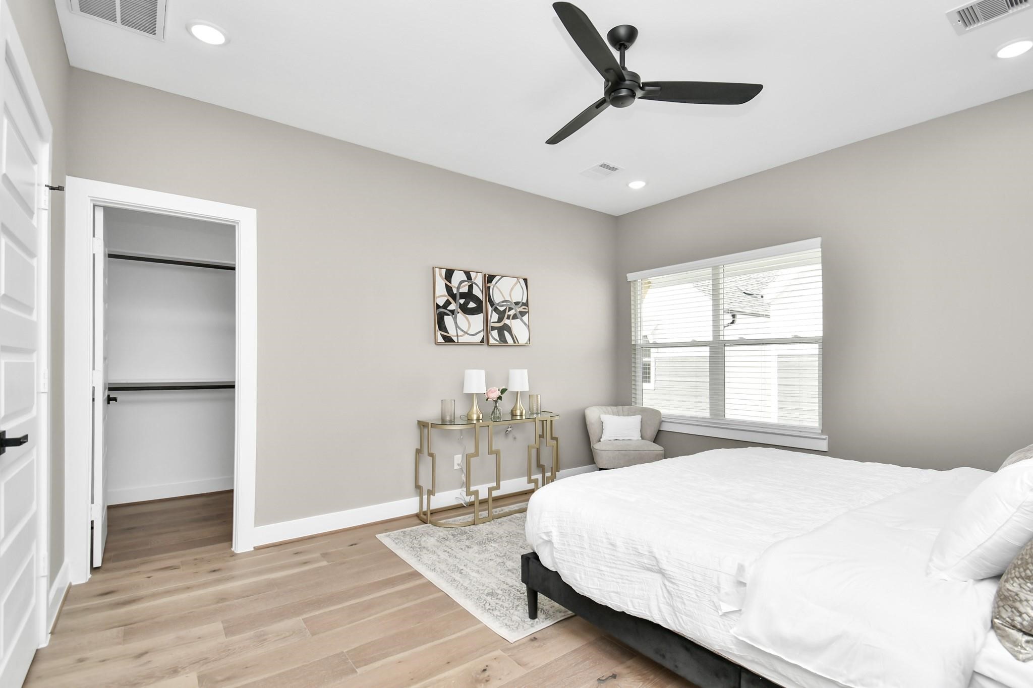 316 Thornton Road E Property Photo 24