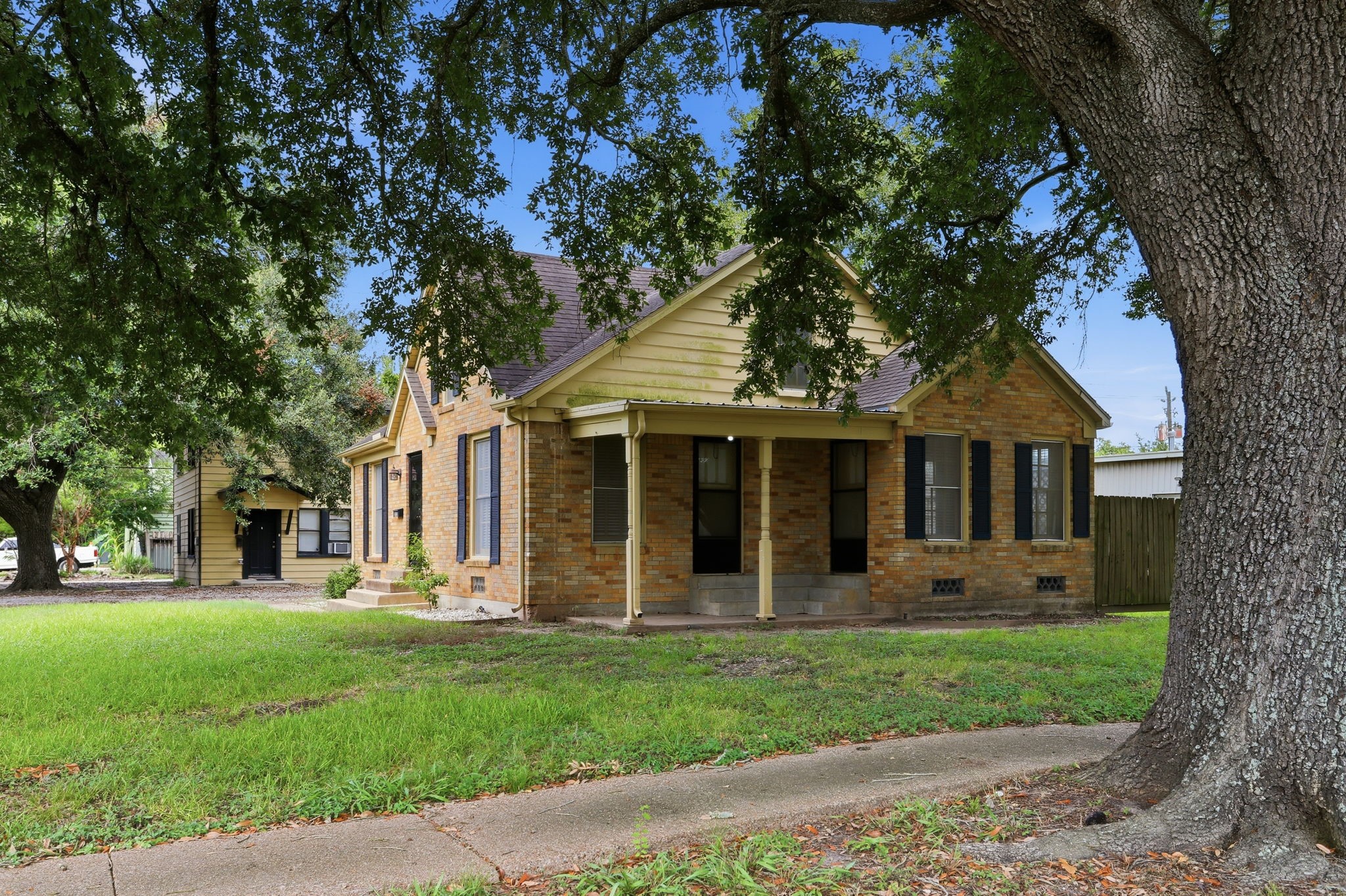 2313 Avenue L Property Photo 2