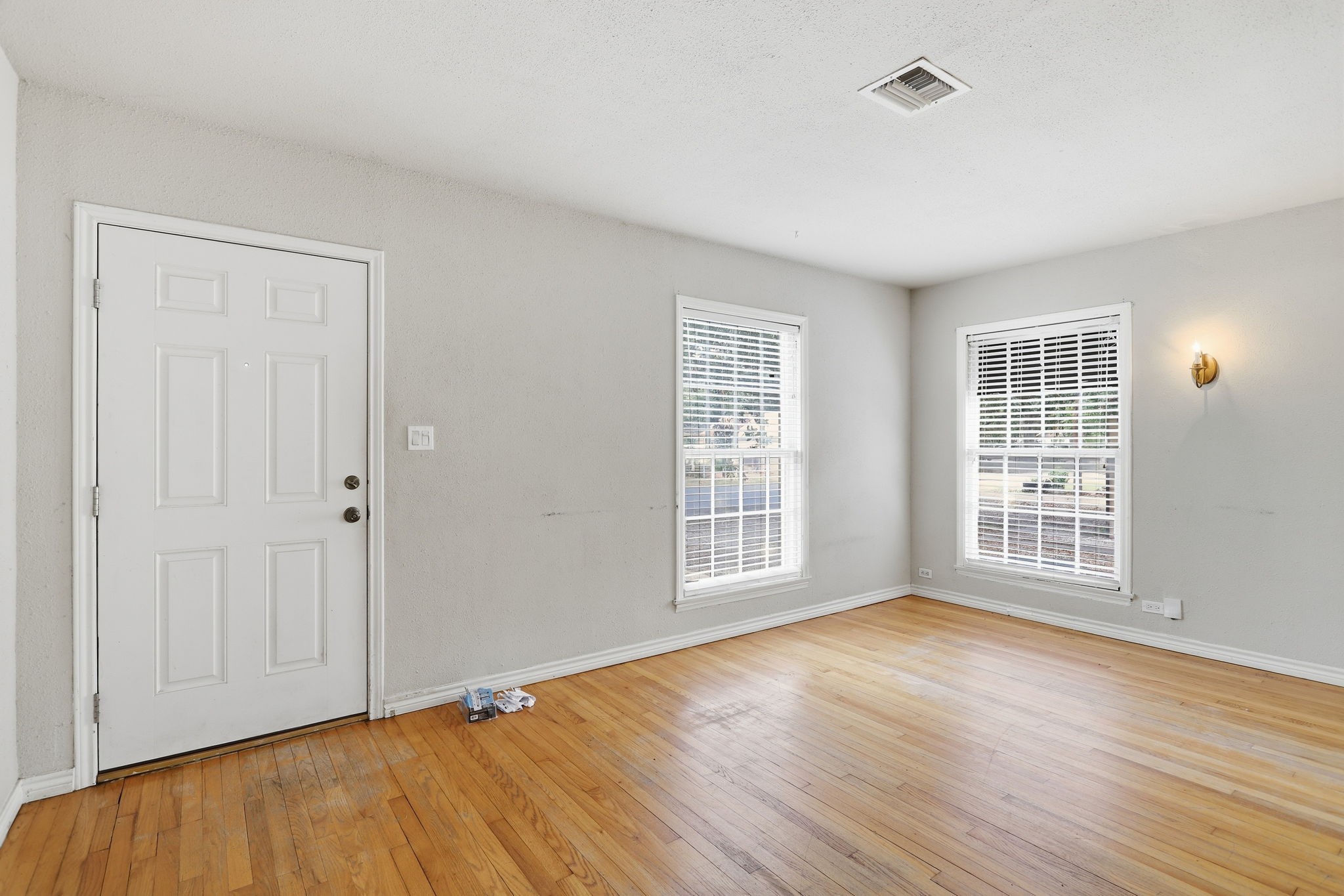 2313 Avenue L Property Photo 4
