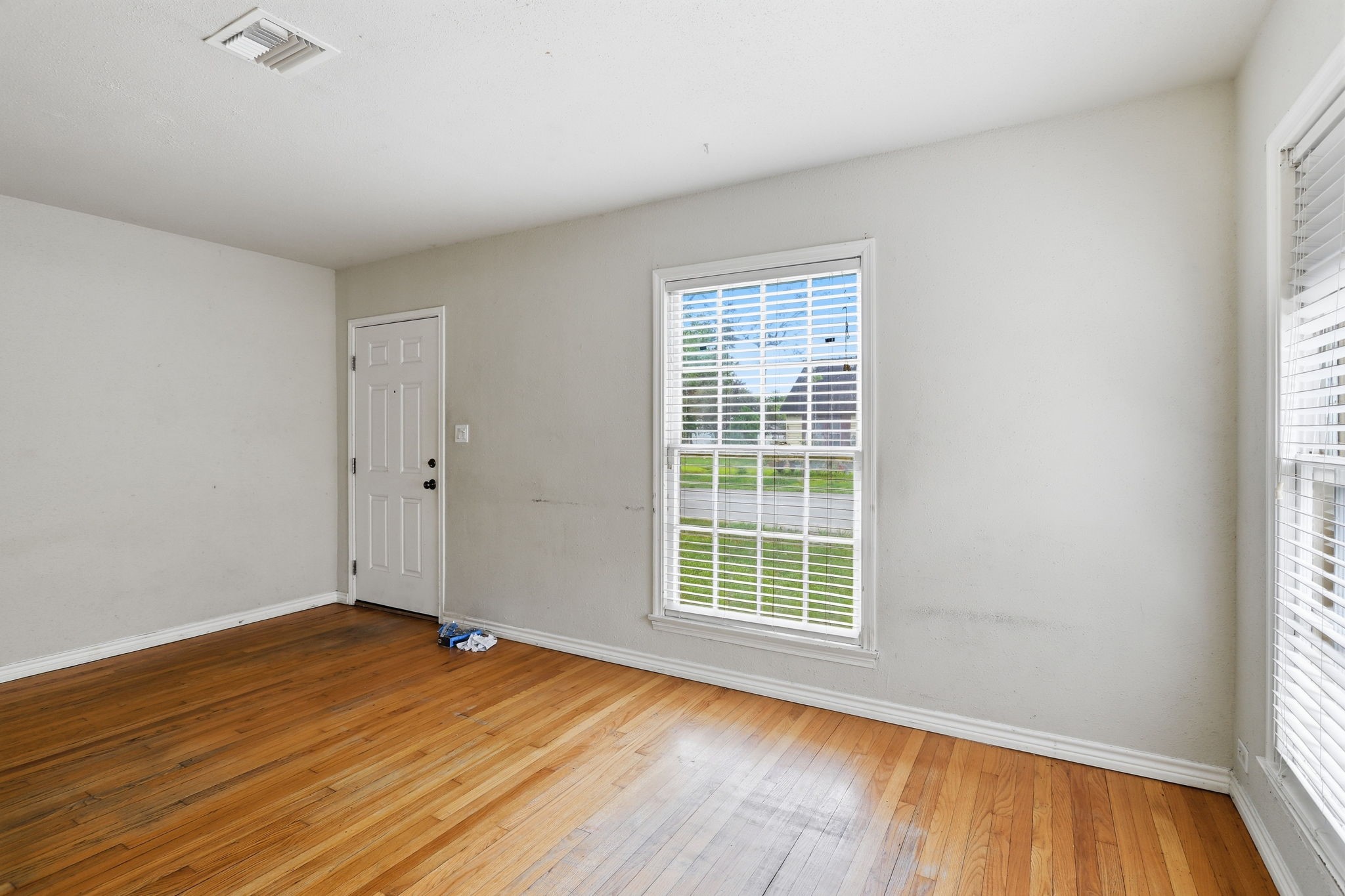 2313 Avenue L Property Photo 7