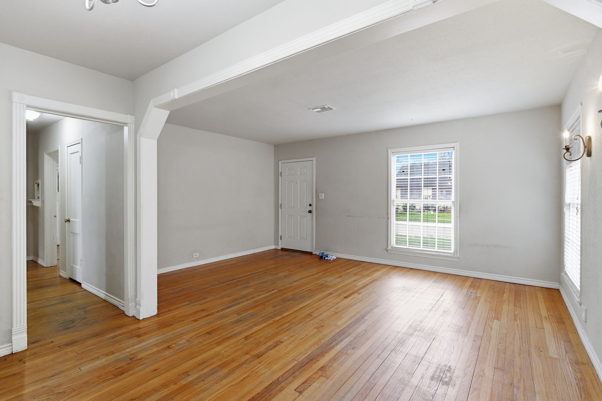 2313 Avenue L Property Photo 9
