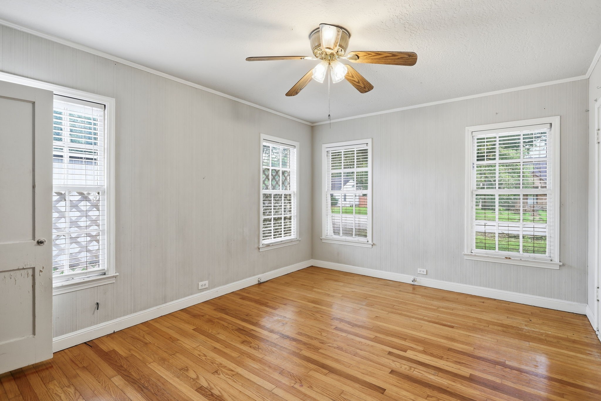 2313 Avenue L Property Photo 16