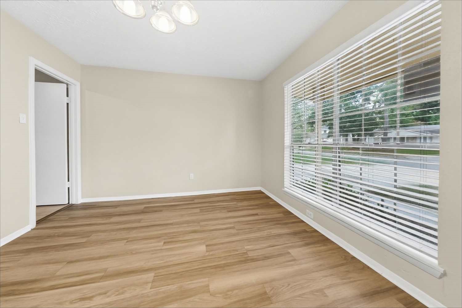 4226 Burkegate Drive Property Photo 6