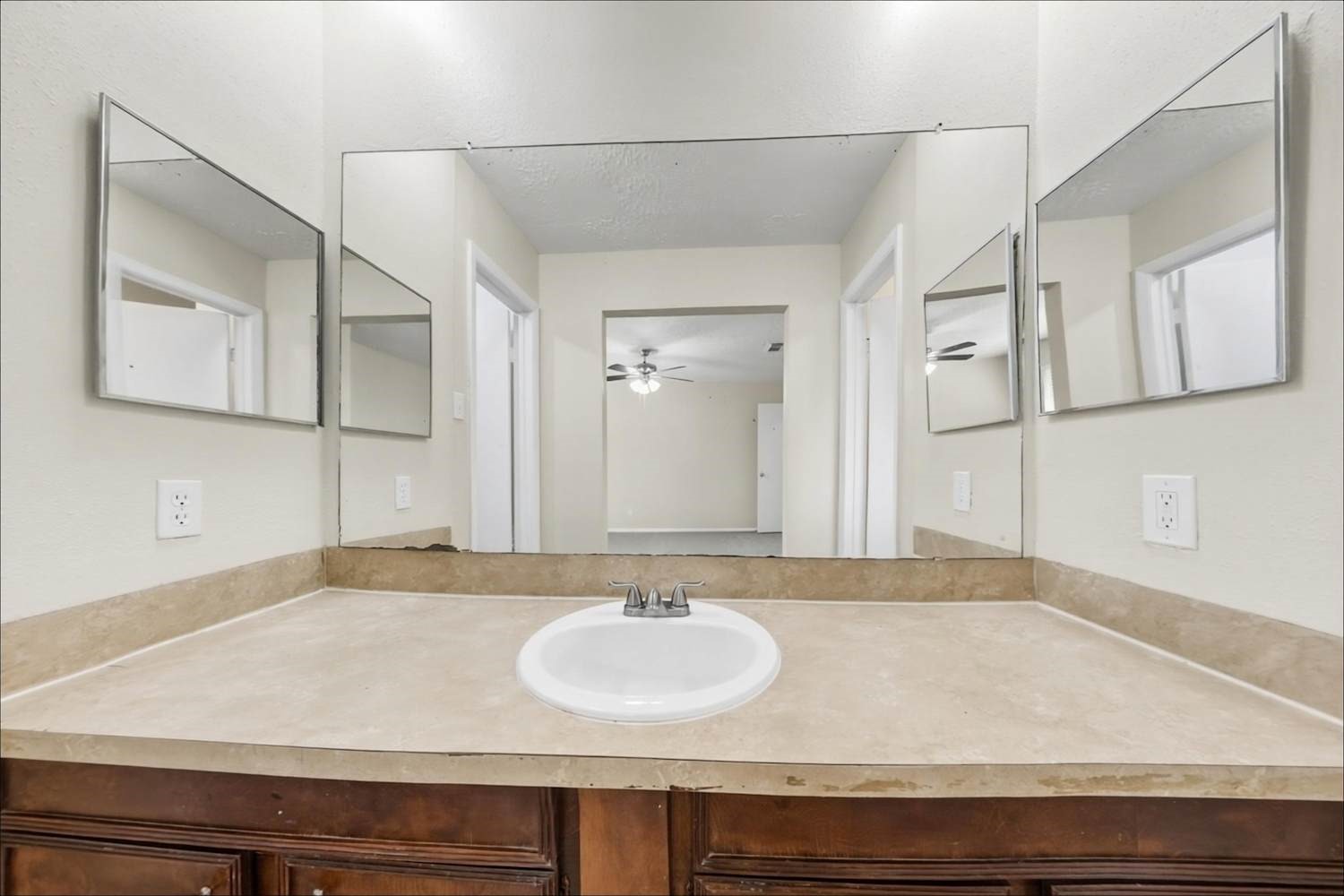 4226 Burkegate Drive Property Photo 12